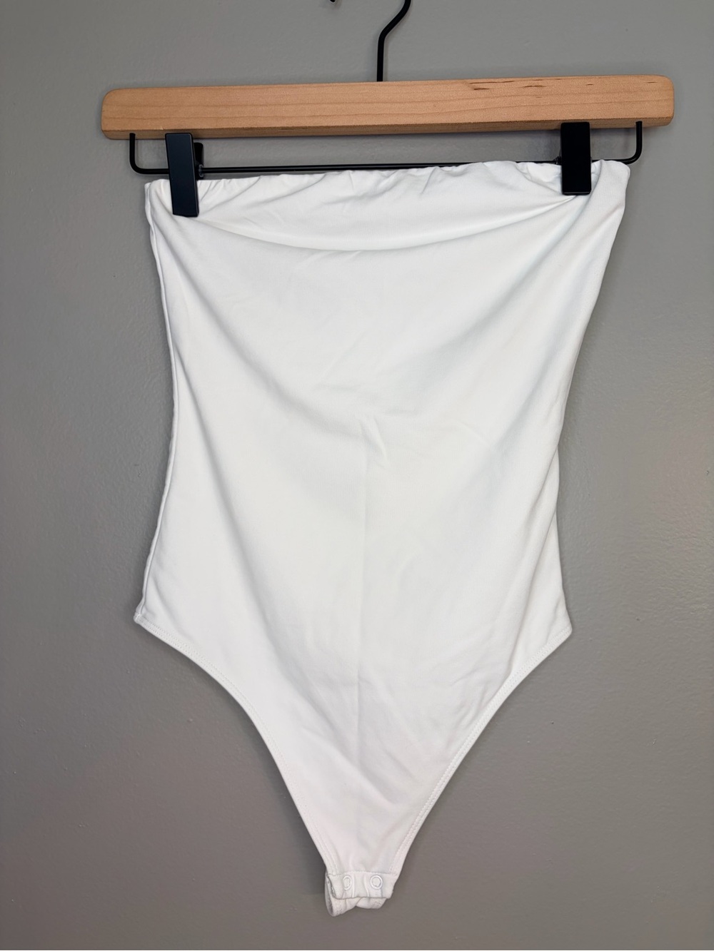 Aritzia Women’s Babaton Contour Tube Bodysuit in White, Size XS - Picture 3 of 9